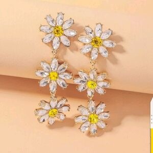 🆕 🌼DAISY RHINESTONE DROP EARRINGS